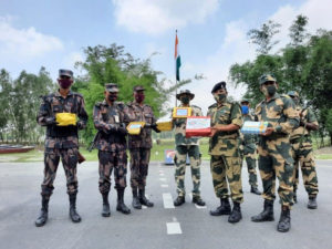 Indian Army and bsf exchange sweets at border