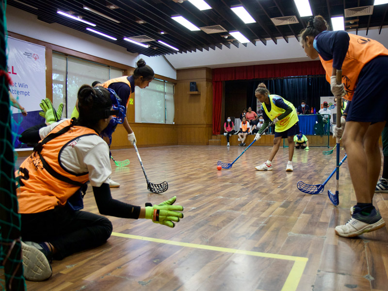 Special athletes play floorball