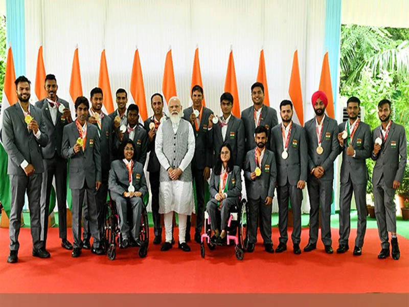 PM Modi met the Indian Paralympians