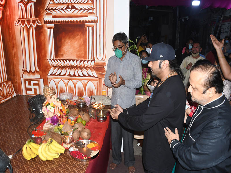 Yo Yo Honey Singh Asif Bhamla at the Maha Aarti to pay respect to the Bhamla Foundation Eco Friendly Green Ganesha