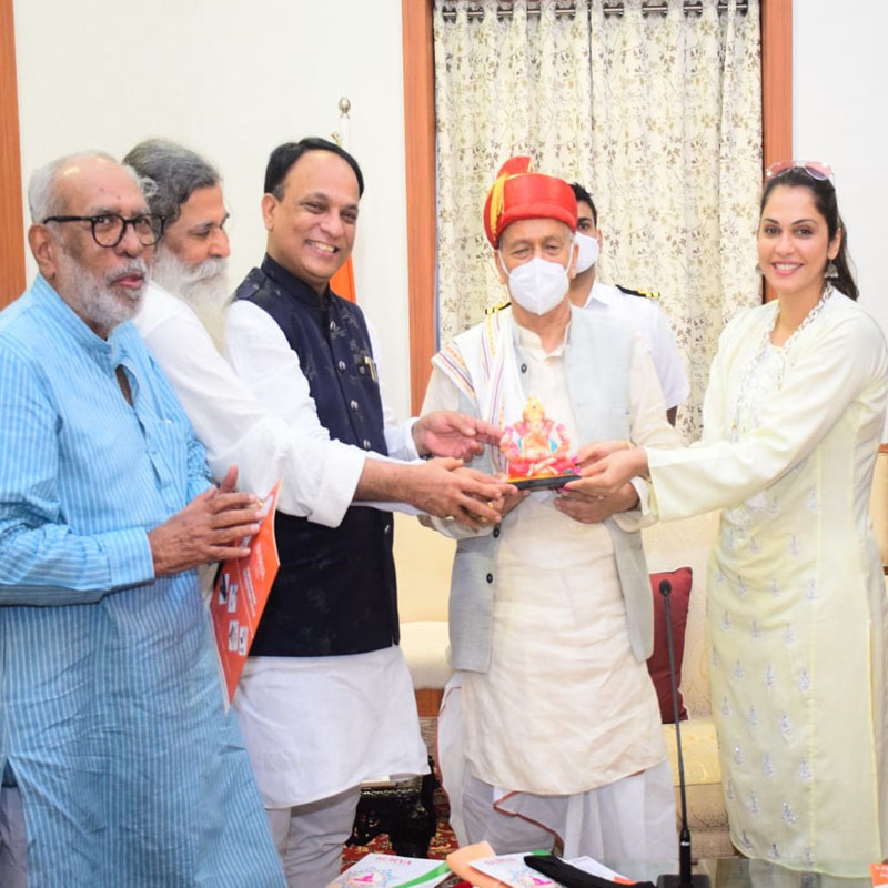 Isha Koppikar Narang met the Governor of Maharashtra to discuss naturopathy