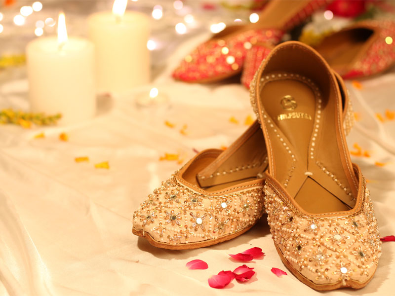 Stylish Ways To Wear Juttis At A Wedding