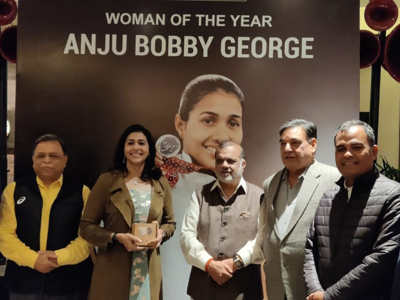 Anju Bobby George hold Woman of the Year Trophy