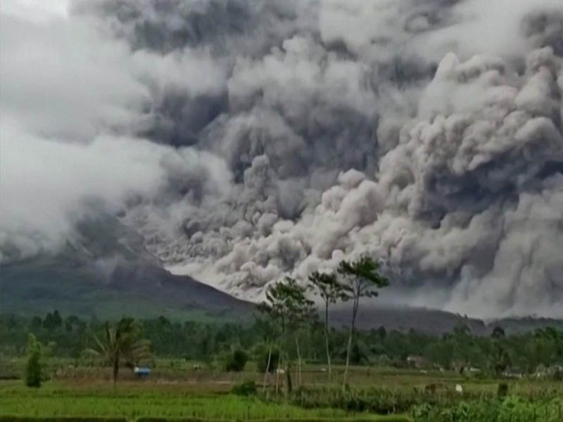 Indonesias Mount Semeru has erupted December 2021