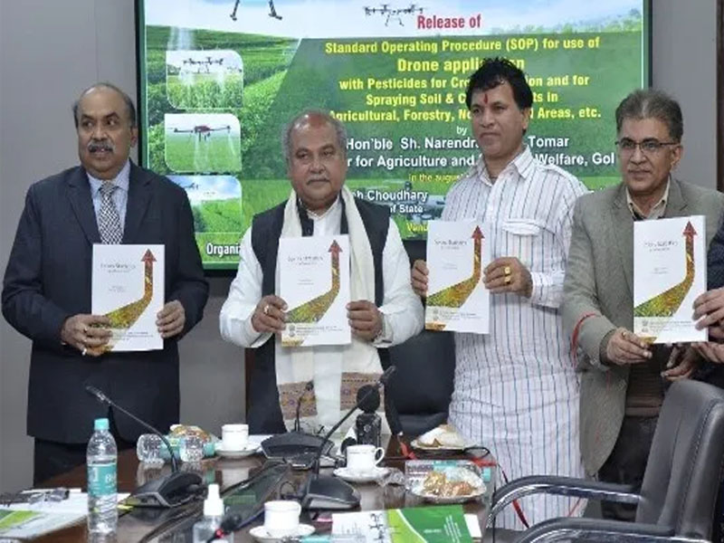 union agriculture minister releases the book spices statistics at a glance 2021