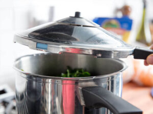 how pressure cookers work