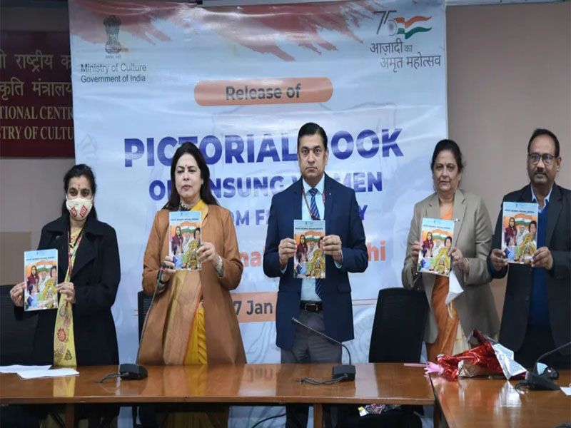 mos culture meenakashi lekhi releases pictorial comic book indias women unsung heroes