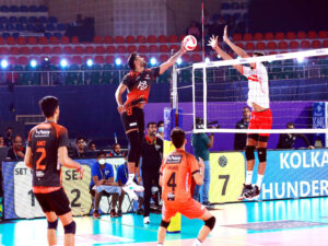 Kolkata Thunderbolts Hyderabad Black Hawks in action