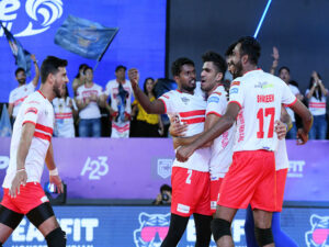 Kolkata Thunderbolts celebrate a poin