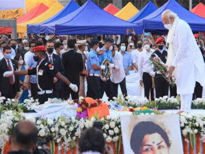 lata mangeshkar funeral pm narendra modi shah rukh khan sachin tendulkar ranbir kapoor amir khan pay last respects to legendary singer