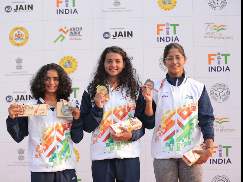 Shrungi Bandekar center poses with her Gold Medal after the 200m Individual Medley event