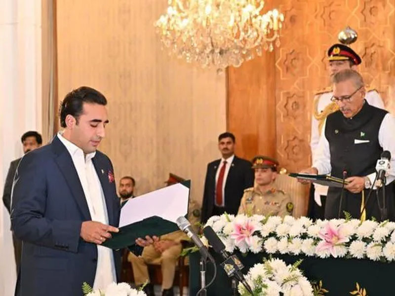 ilawal bhutto zardari sworn in as pakistans youngest foreign minister