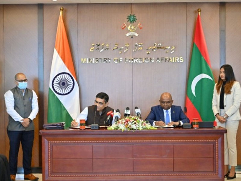 india maldives sign 7 mous