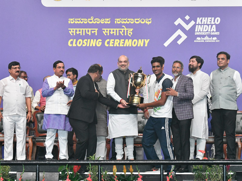 Jain University accepts the trophy from Union Minister for Home Affairs Shri Amit Shah SAI