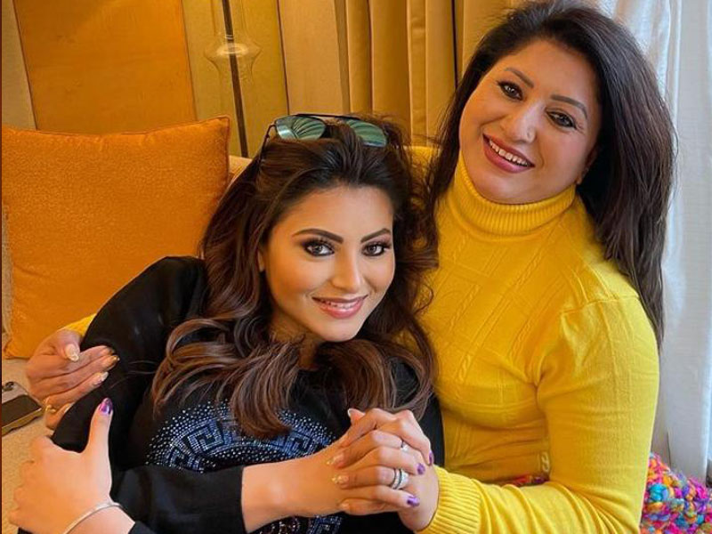 Urvashi Rautelas heartfelt message to her mom