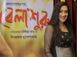 bollywood congratulate directors rituparna on bela shurus success