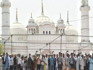 protest at delhi s jama masjid over ex bjp leaders remarks on prophet