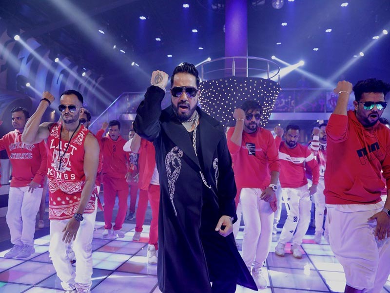 Mika Singh in Jahaan Chaar Yaar