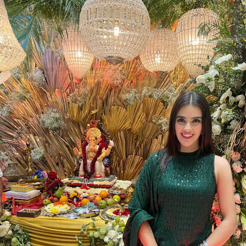 Kavya Thapar looks exquisite as she gets into the festive spirit seeks blessings of Bappa