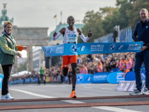 eliud kipchoge shatters own world