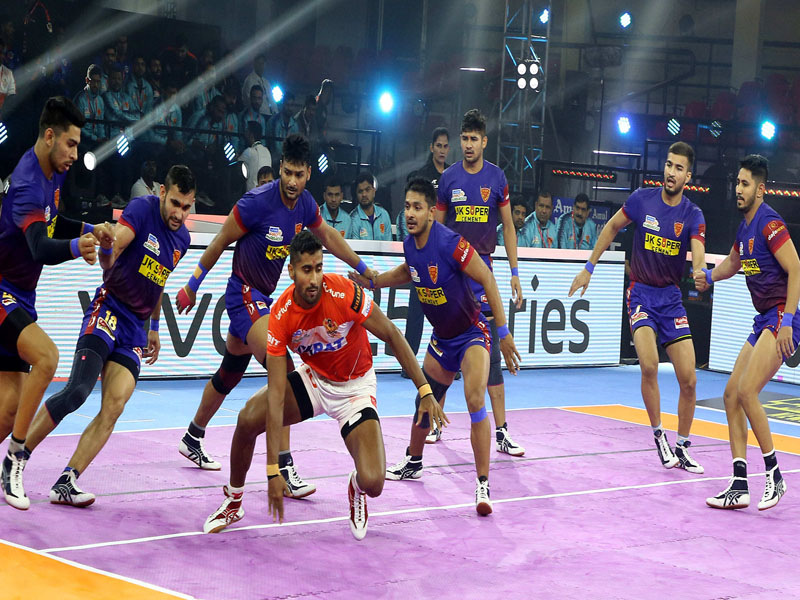 Dabang Delhi KC in action against Gujarat Giants