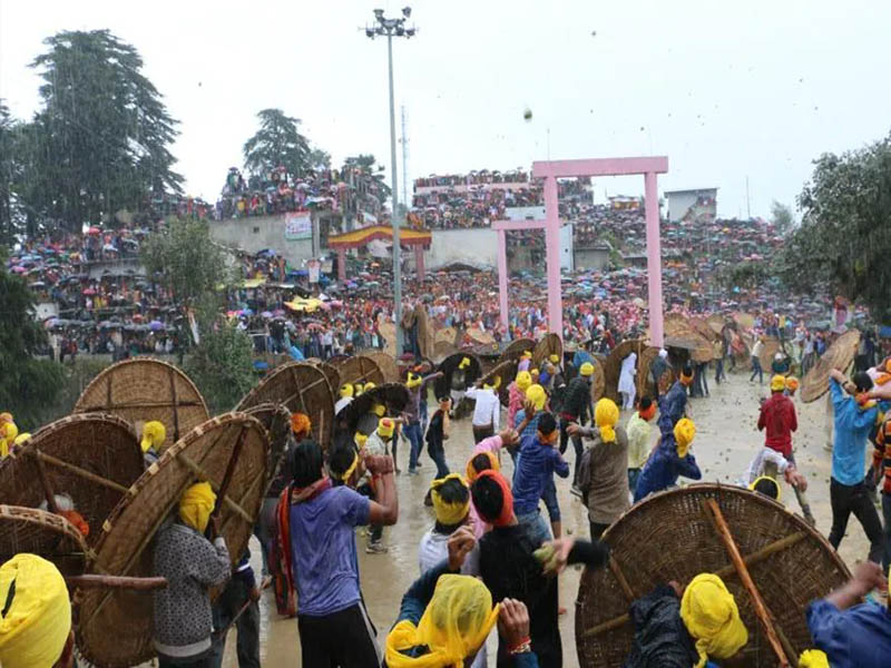 Festival of throwing stone