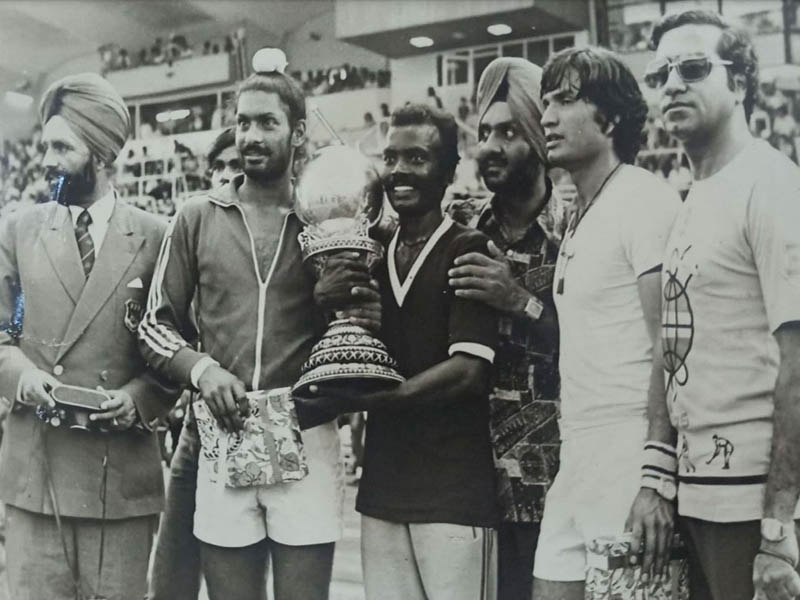 VJ Philips and India with the World Cup trophy in 1975