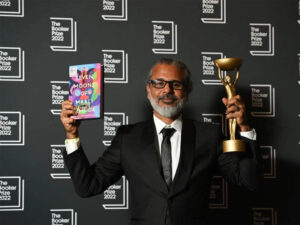 sri lankan writer shehan karunatilaka wins 2022 booker prize