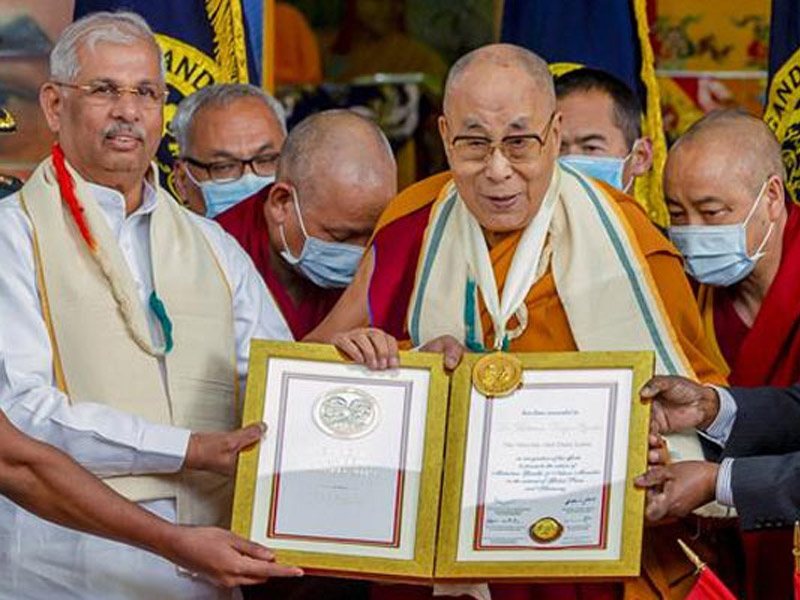 dalai lama conferred gandhi mandela award peace prize