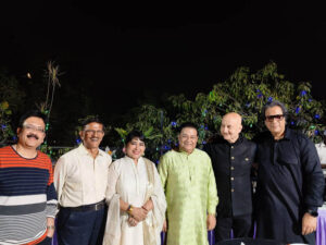 Anupam Kher sings along with Talat Aziz Anup Jalota at Anup Jalotas award celebration