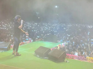 Sonu mesmerises his fans