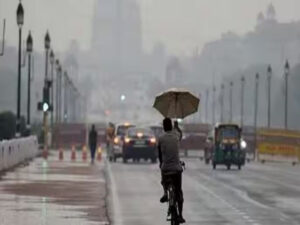 Weather took a turn in Delhi NCR drizzle with strong wind in many areas