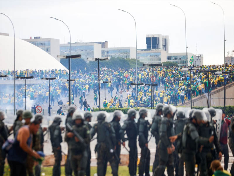 brazil riots bolsonaro supporters raid key govt buildings