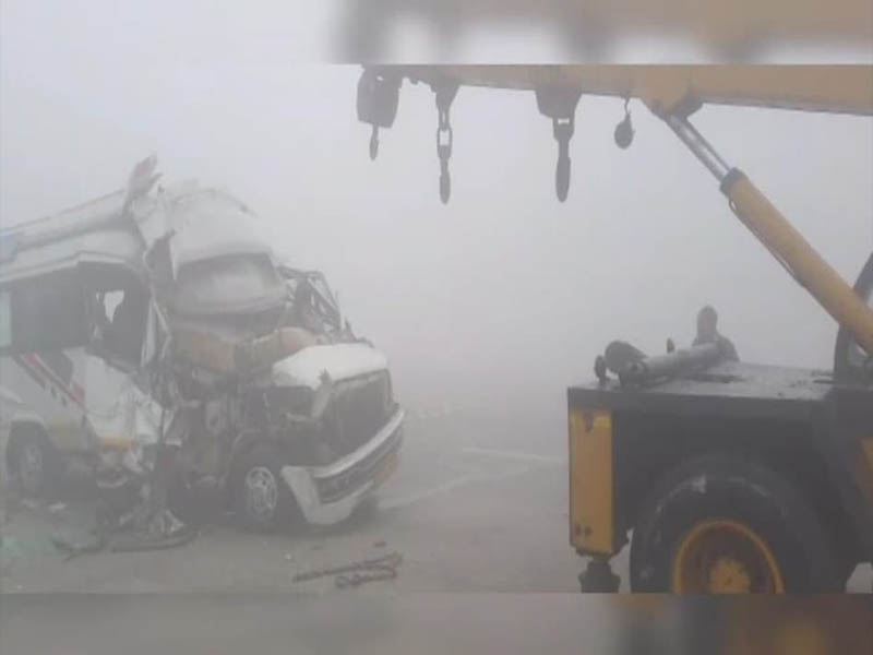 vehicles collide on Yamuna Expressway due to dense fog