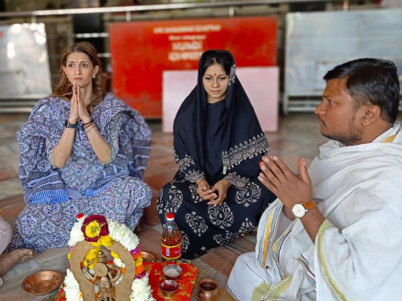 Tanishaa Mukerji Seeks Blessings At Shirdi Temple