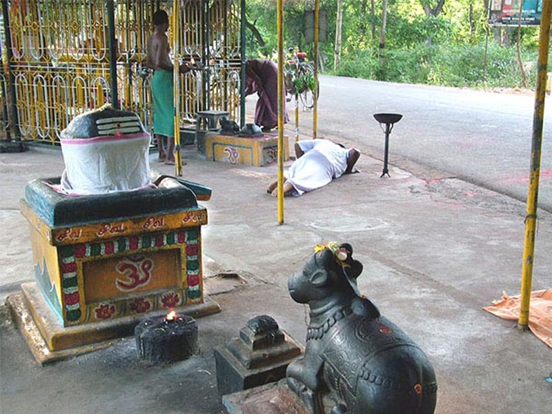 story behind having Nandi sitting in front of Lord Shiva in all our temples