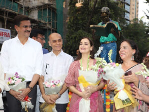 Dia Mirza inaugurates Artist Sangeeta Babanis Quest for Knowledge Sculpture