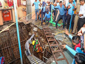 indore temple well collapse