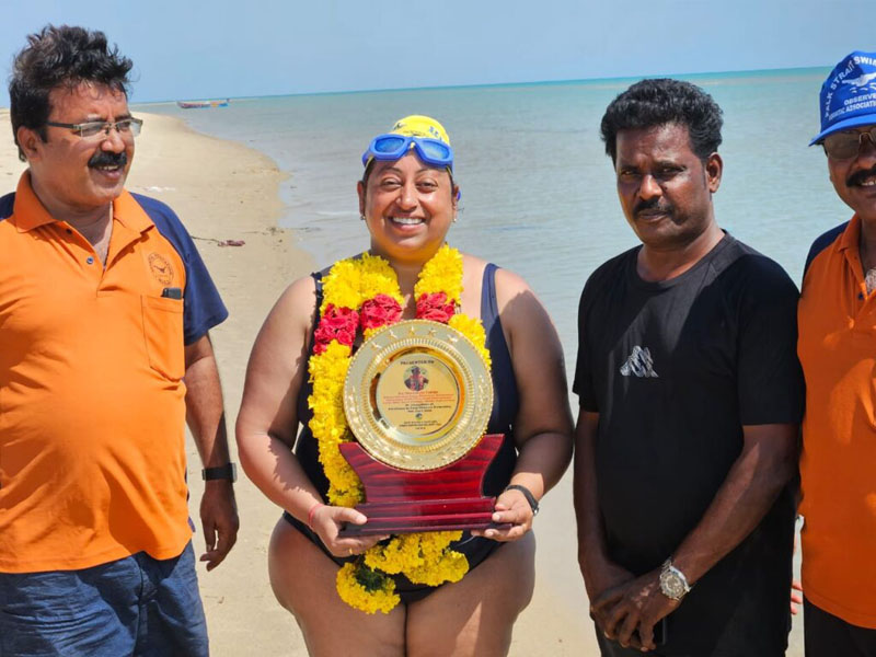 Meenakshi Pahuja swam to India from Sri Lanka 1