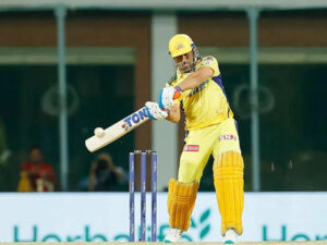 ms dhoni becomes 7th batter to complete 5000 runs in ipl