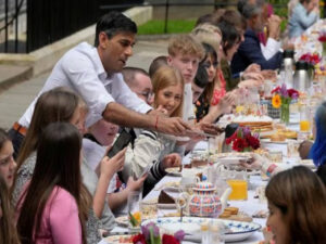 british pm rishi sunak hosts coronation big lunch for community heroes