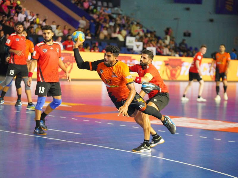 Sumit Kumar of the Maharashtra Ironmen in action against the Delhi Panzers