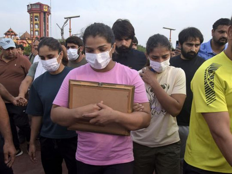 Why does throw medals in the Ganges the won by efforts