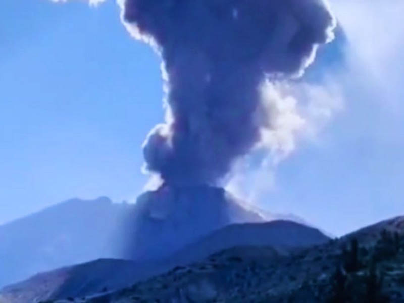 peru declares emergency as ubinas volcano spews ash