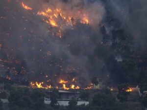 tourists flee greek island rhodes wildfire thousands evacuated