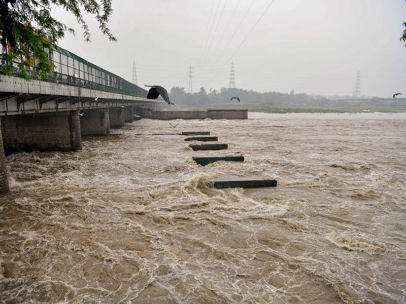 yamuna breaches danger mark