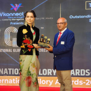 Kangana Ranaut presents Lifetime Achievement Award to Olympic judge Mayur Vyas