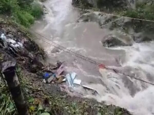 major landslide near uttarakhands gaurikund many feared buried