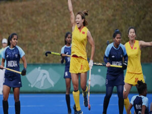 Hockey lesson taught by China women