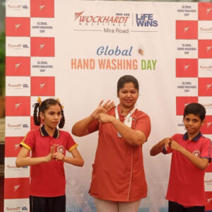 Hospital trains 1000 students on handwashing technique